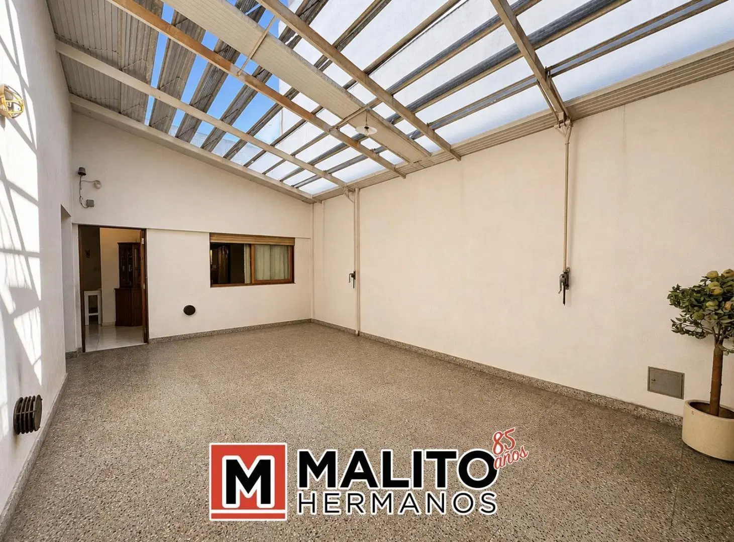 CASA 5 AMBIENTES CON 2 PATIOS Y TERRAZA 3