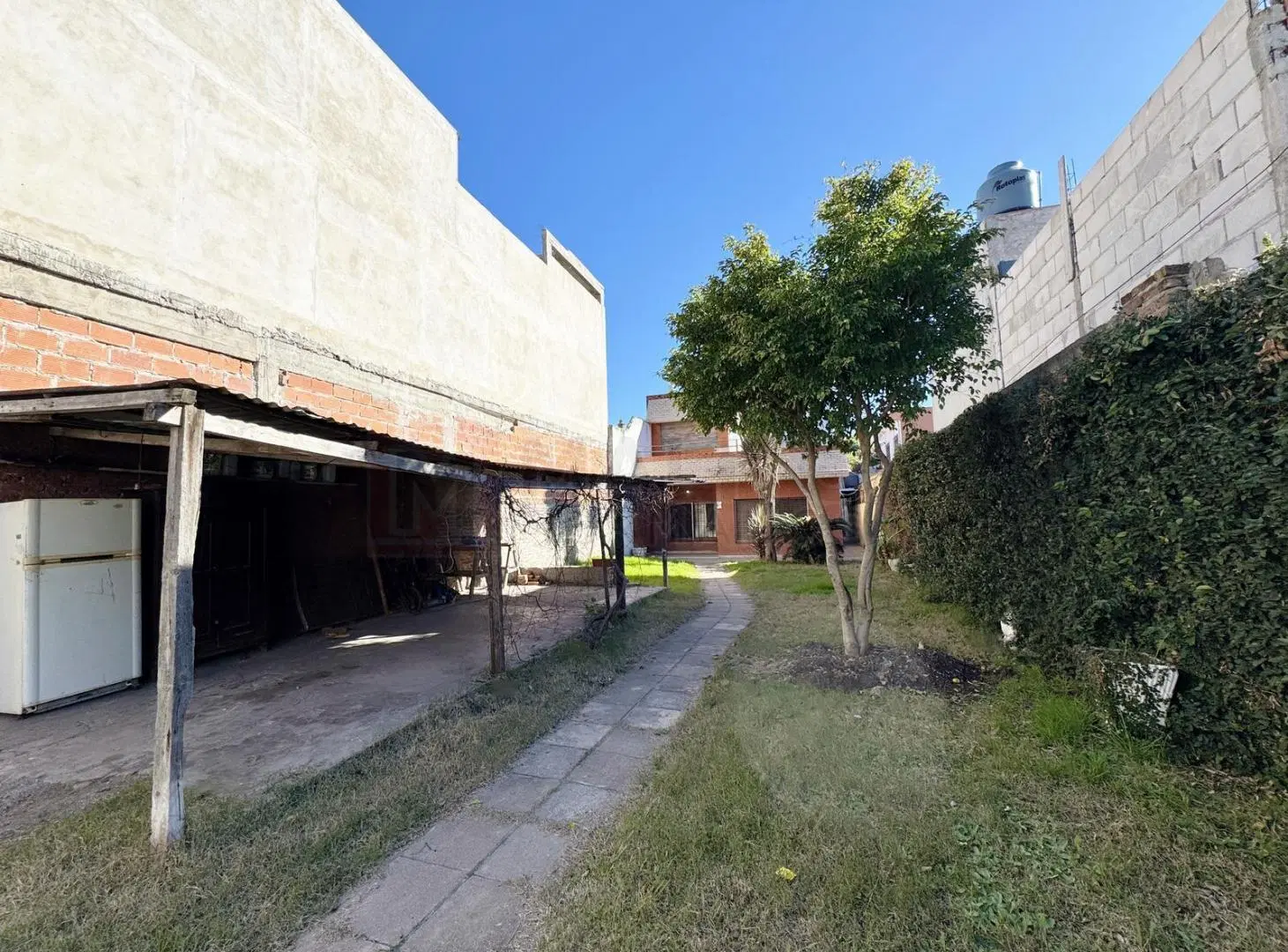 GRAN LOTE CON 2 CASAS, JARDÍN, PATIO Y TERRAZA 4
