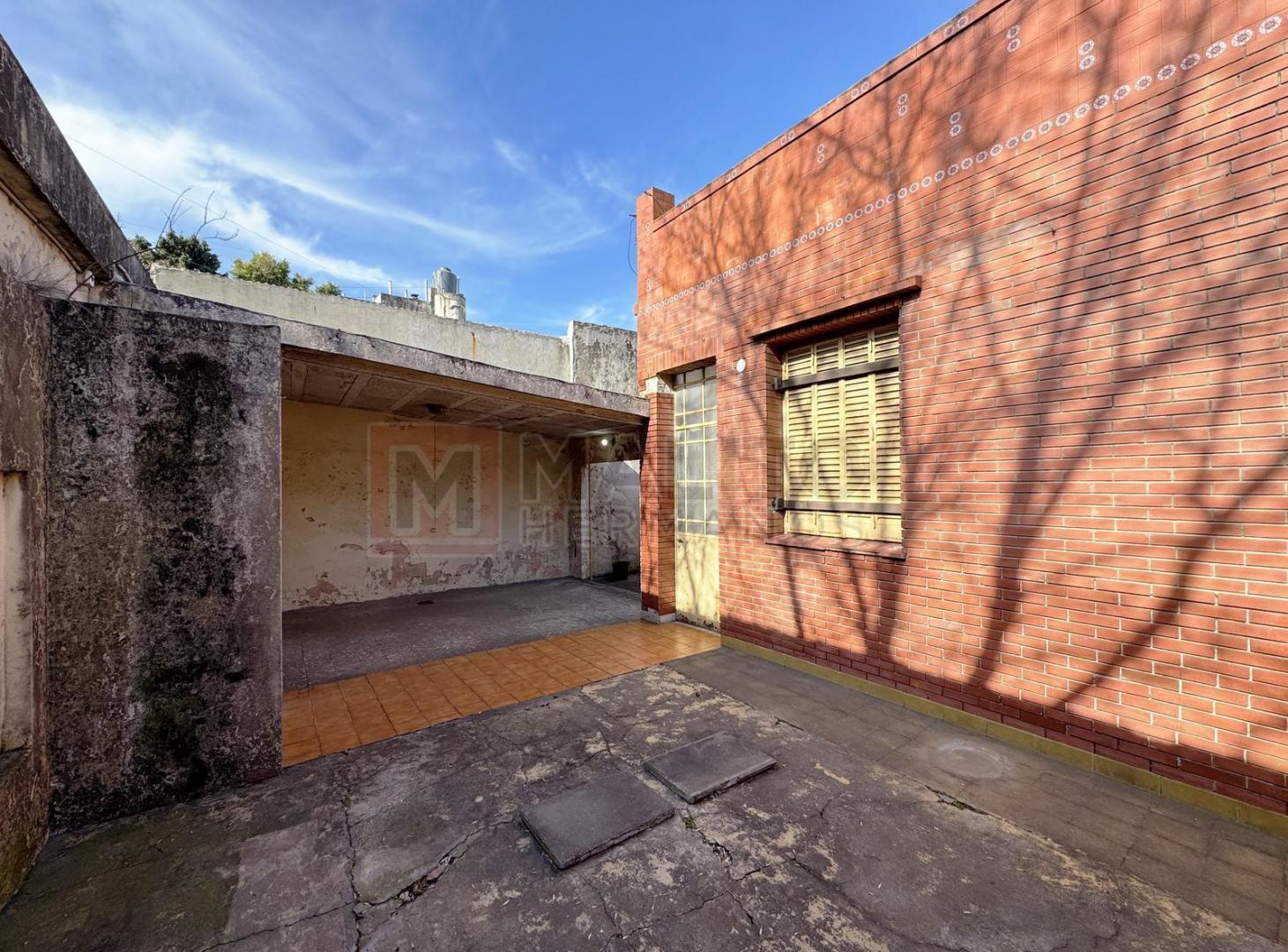 Foto de CASA MULTIFAMILIAR CON 2 PATIOS, GARAGE Y TERRAZA, imagen 1