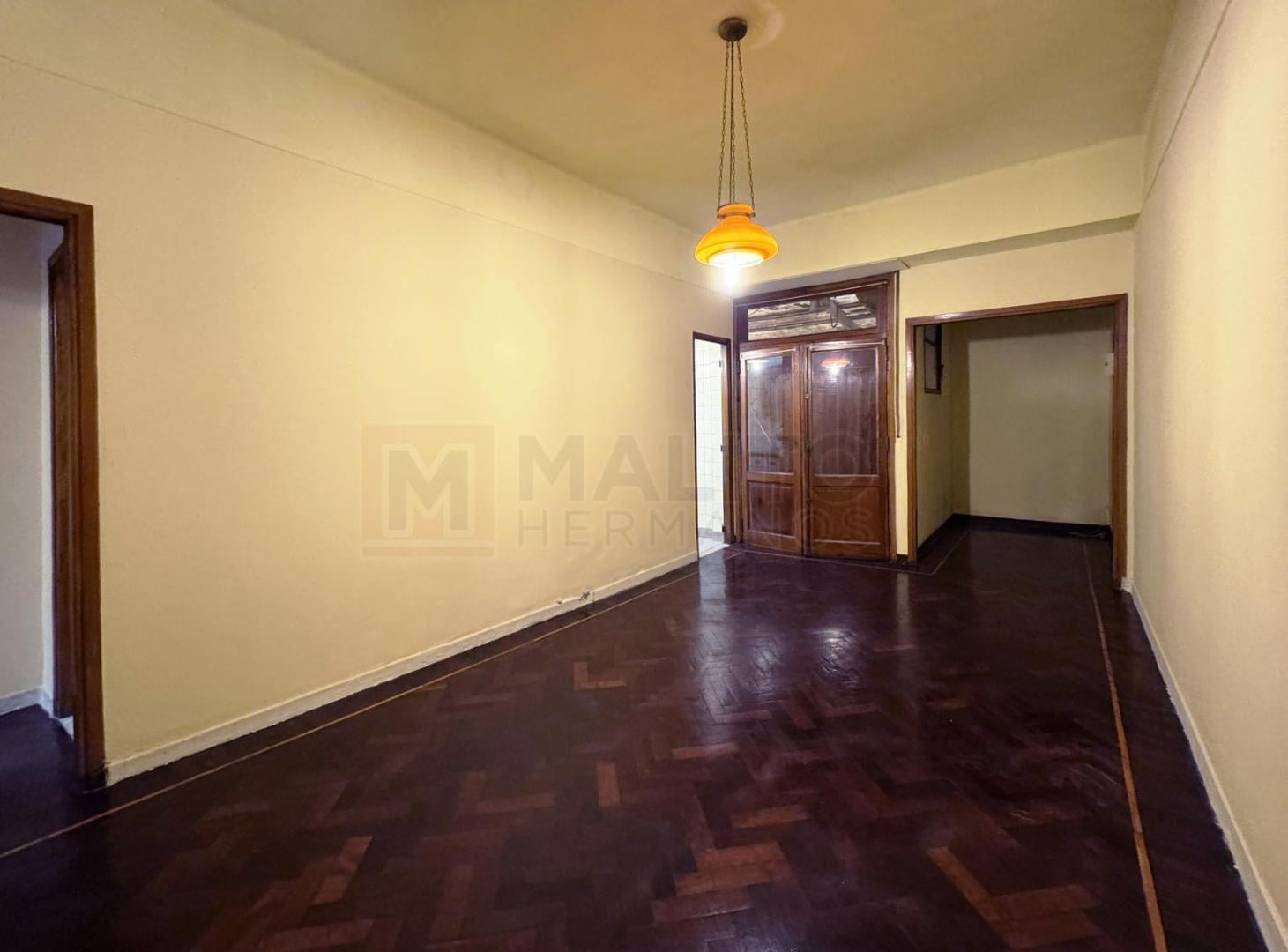 Foto de DEPARTAMENTO CON 2 PATIOS EN FLORES, imagen 5