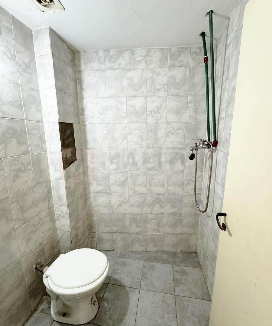 Foto de LOCAL 166 M2 CON ENTREPISO Y GRAN VIDRIERA, imagen 4