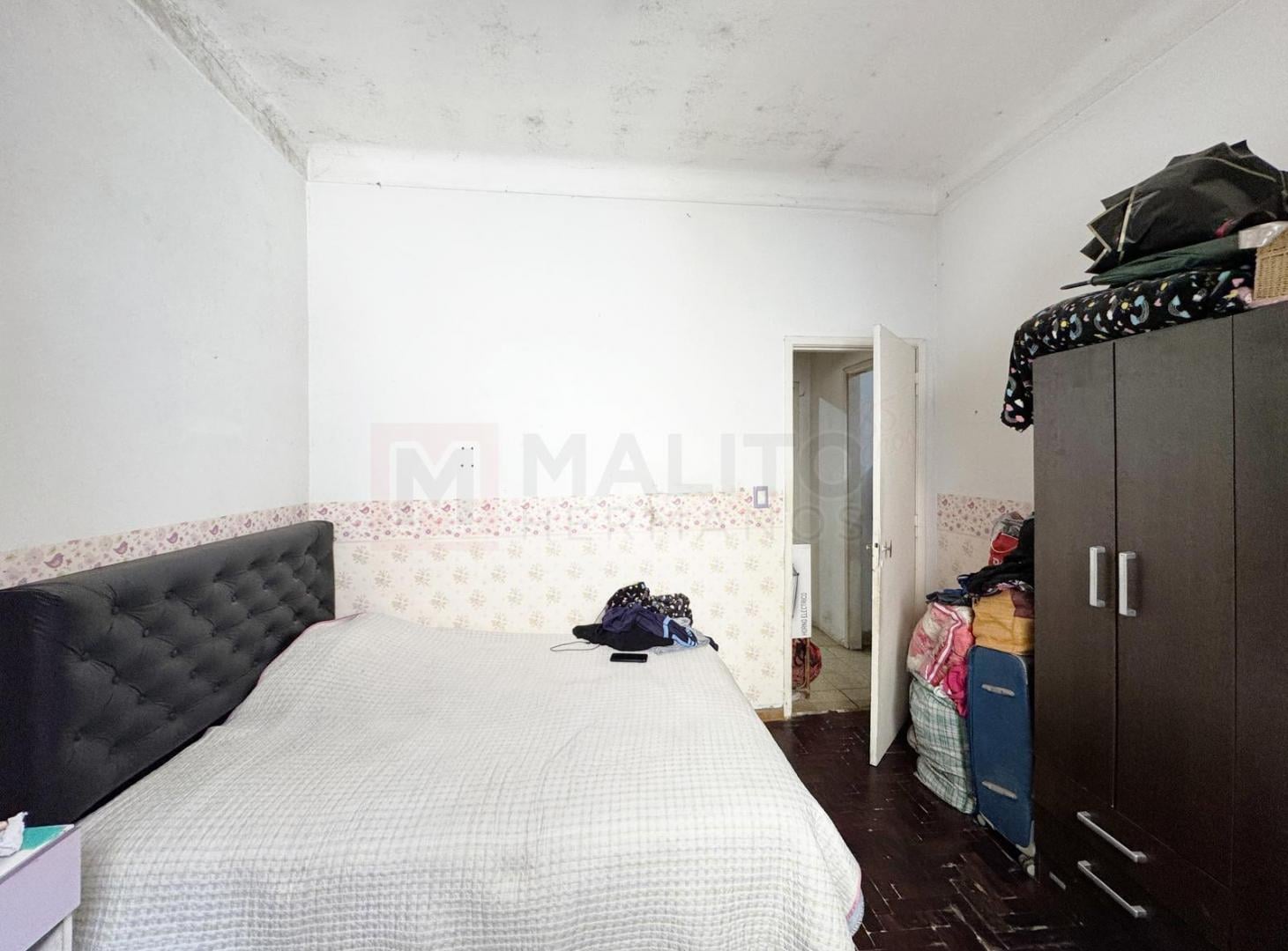 Foto de CASA CON LOCAL, TERRAZA,GARAGE Y PATIO EN PARQUE AVELLANEDA, imagen 2