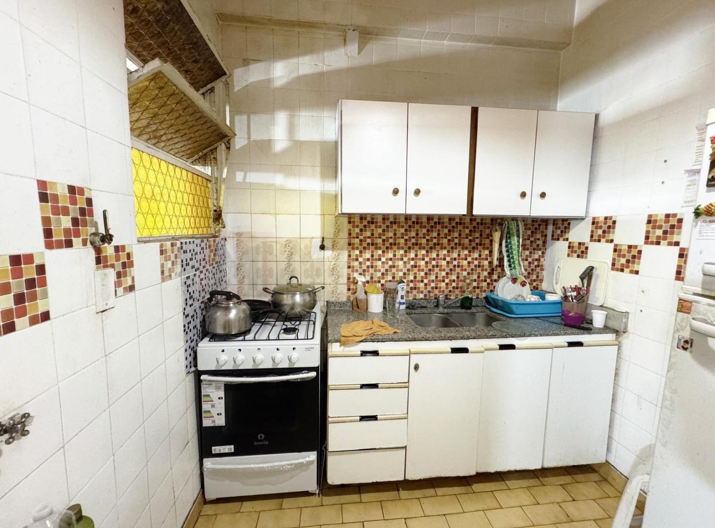 Foto de CASA CON LOCAL, TERRAZA,GARAGE Y PATIO EN PARQUE AVELLANEDA, imagen 1