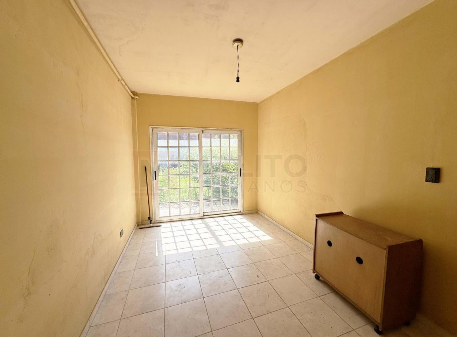 Foto de CASA 4 AMBIENTES CON JARDÍN, GARAGE, TERRAZA Y LAVADERO en Parque, imagen 2