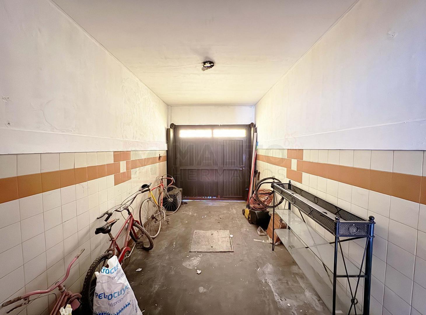 Foto de CASA 4 AMBIENTES CON JARDÍN, GARAGE, TERRAZA Y LAVADERO en Parque, imagen 3