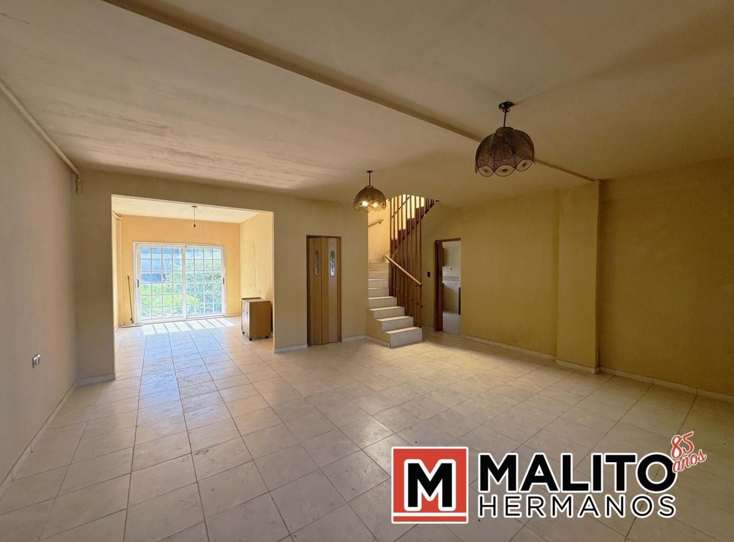 Foto de CASA 4 AMBIENTES CON JARDÍN, GARAGE, TERRAZA Y LAVADERO en Parque, imagen 1