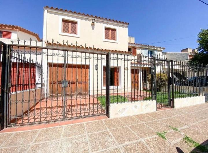 VENTA GRAN CASA ZONA NORTE PATIO COCHERA PLAN IPV 1
