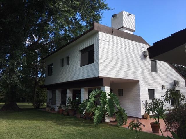 Foto de CASA EN VENTA CON PARQUE DE 4600M2, EN ZONA CENTRAL DEL CLUB DE CAMPO, imagen 5