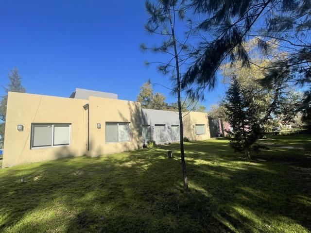 MODERNA CASA EN VENTA, CLUB DE CAMPO EL MORO, MARCOS PAZ