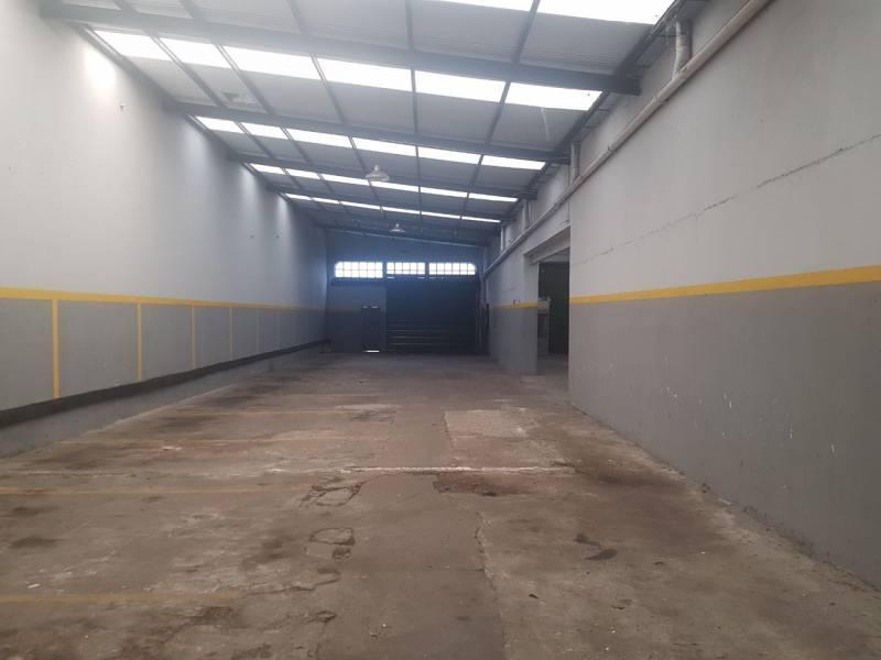 Nuevo Precio! Deposito / Estacionamiento 579 m² 2