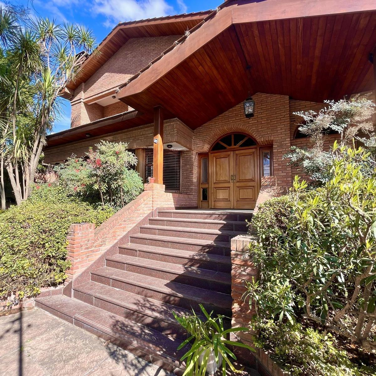Casa en Venta en Lomas de San Isidro, Ideal Para Amante de Los Autos, con El Mejor Acceso! 2