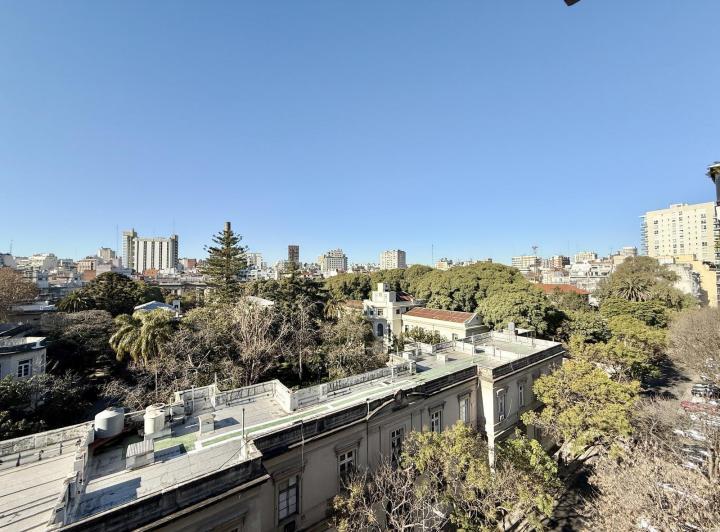 Moderno Monoambiente en Piso Alto y una Excelente Vista 2