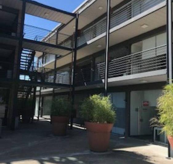 EXCELENTE EDIFICIO DE OFICINAS ./LOCALES .Venta con renta 3