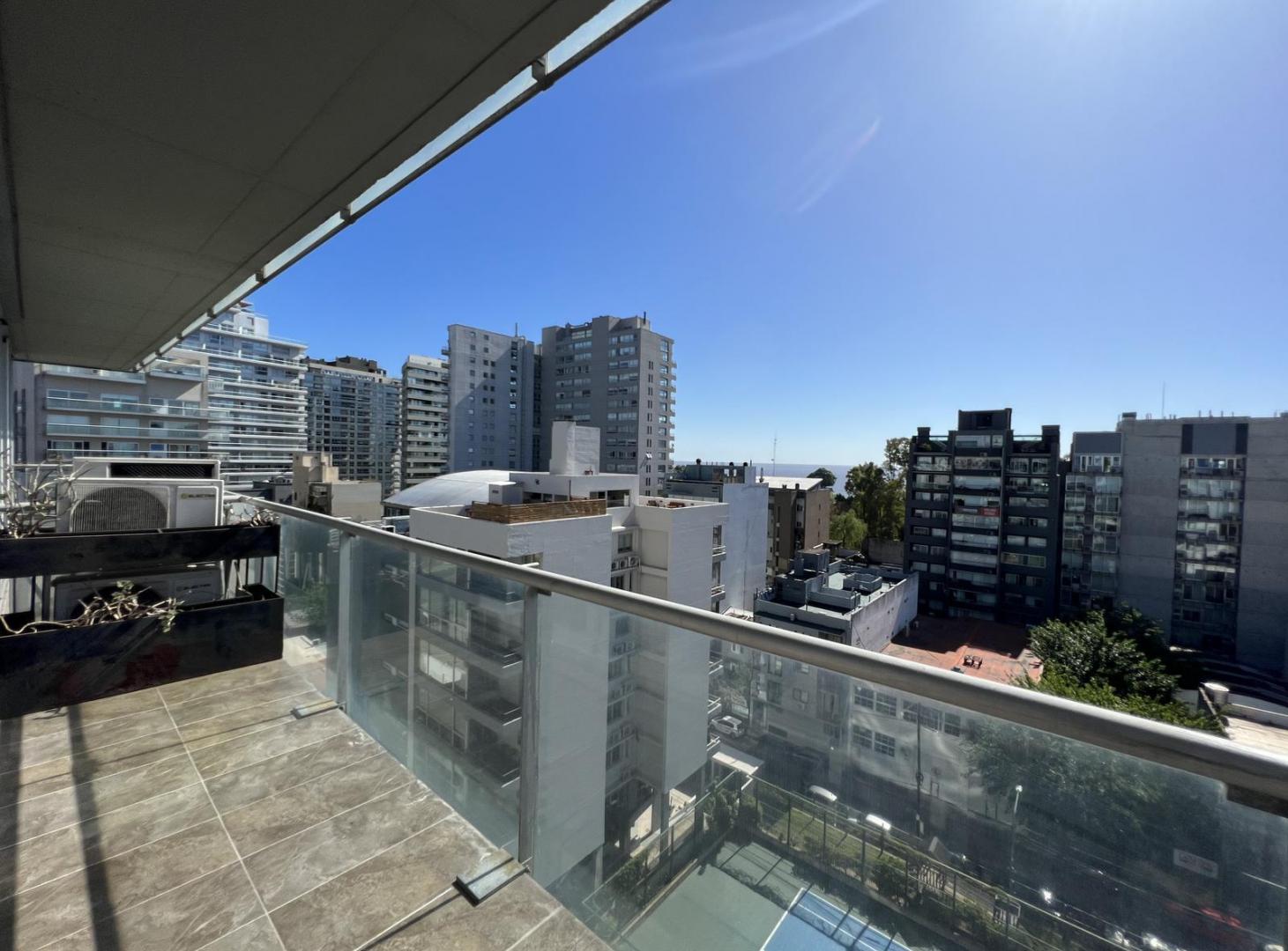 Impecable Departamento en venta, en TORRE AWWA. Con vista al rio. Piso alto Sobre Av. Libertador!!