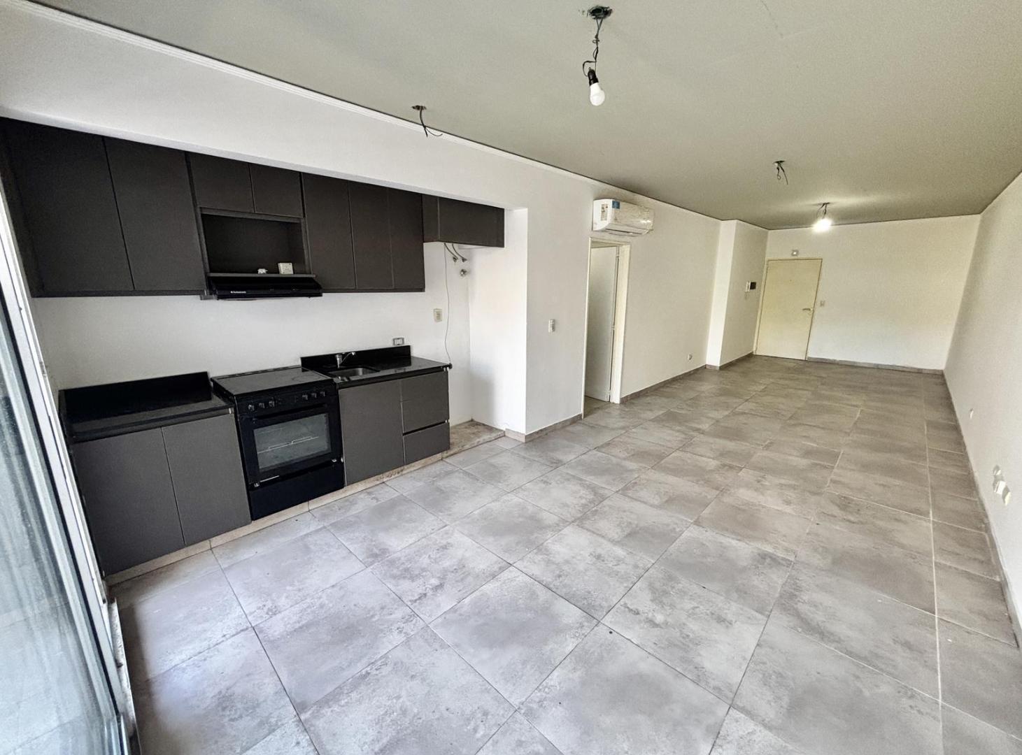 Foto de Apto credito! Amplio Monoambiente en VENTA con balcon aterrazado en, imagen 3
