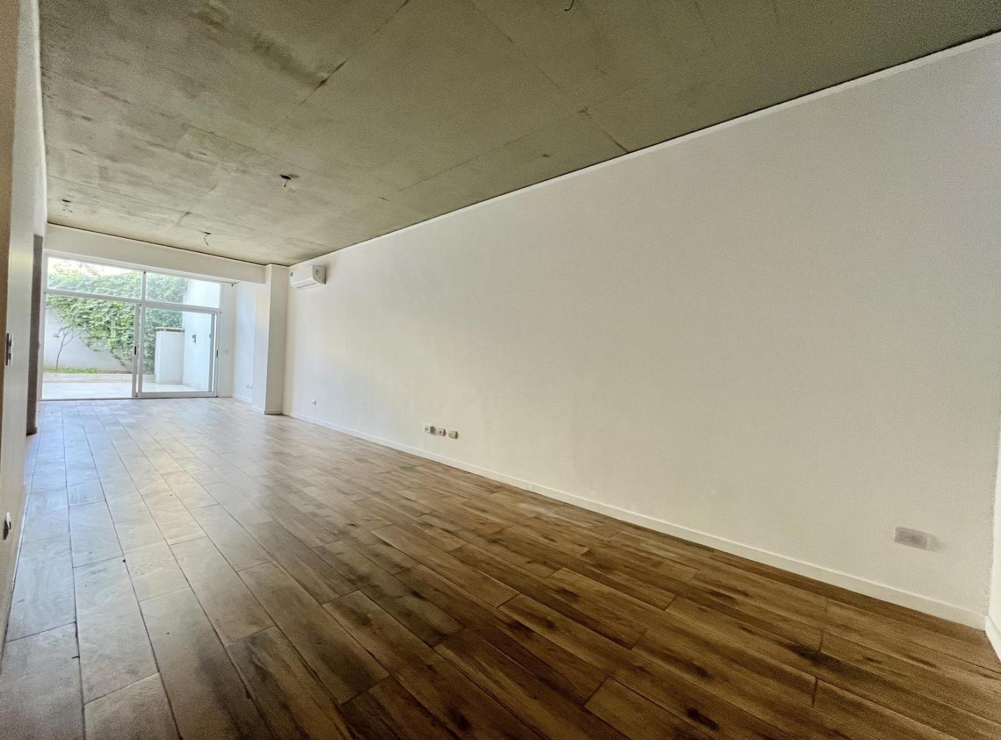APTO CREDITO! Monoambiente en Saavedra en VENTA con amplio patio privado!