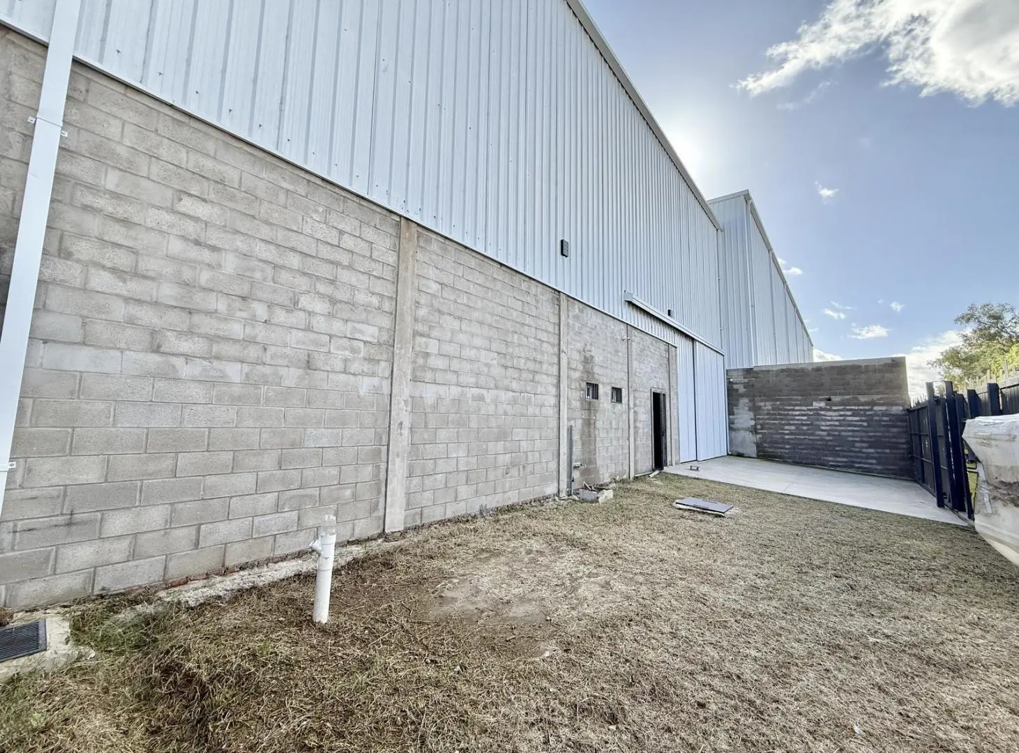 Deposito de 735 m2 en Alquiler - Benavidez 3