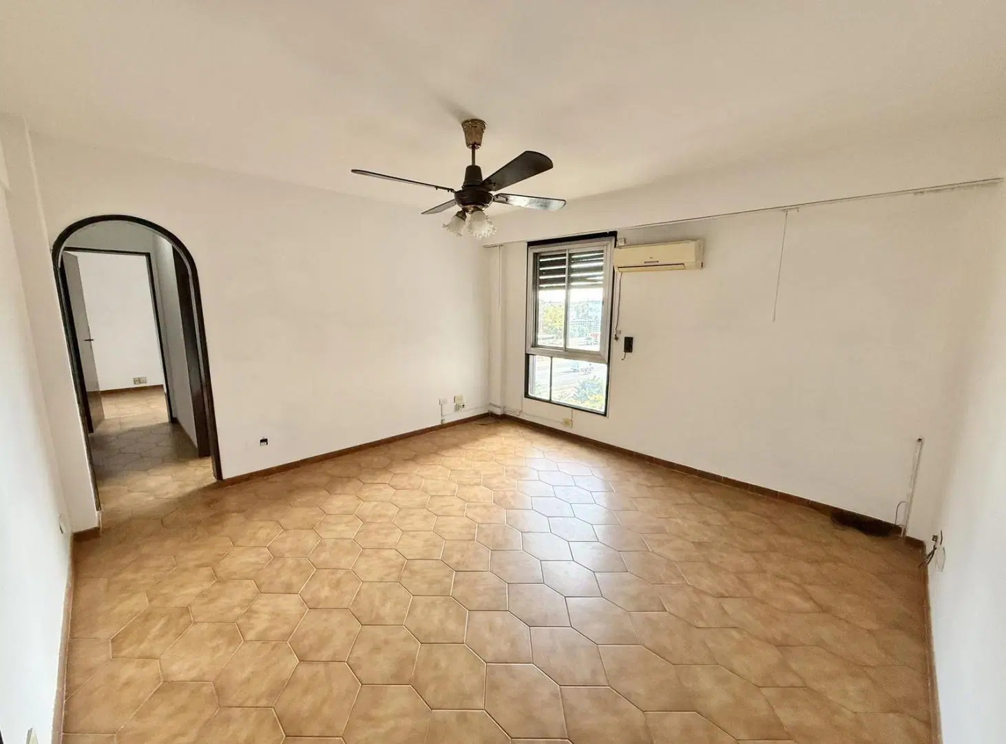 Departamento 4 ambientes en venta con vista abierta en Olivos 2