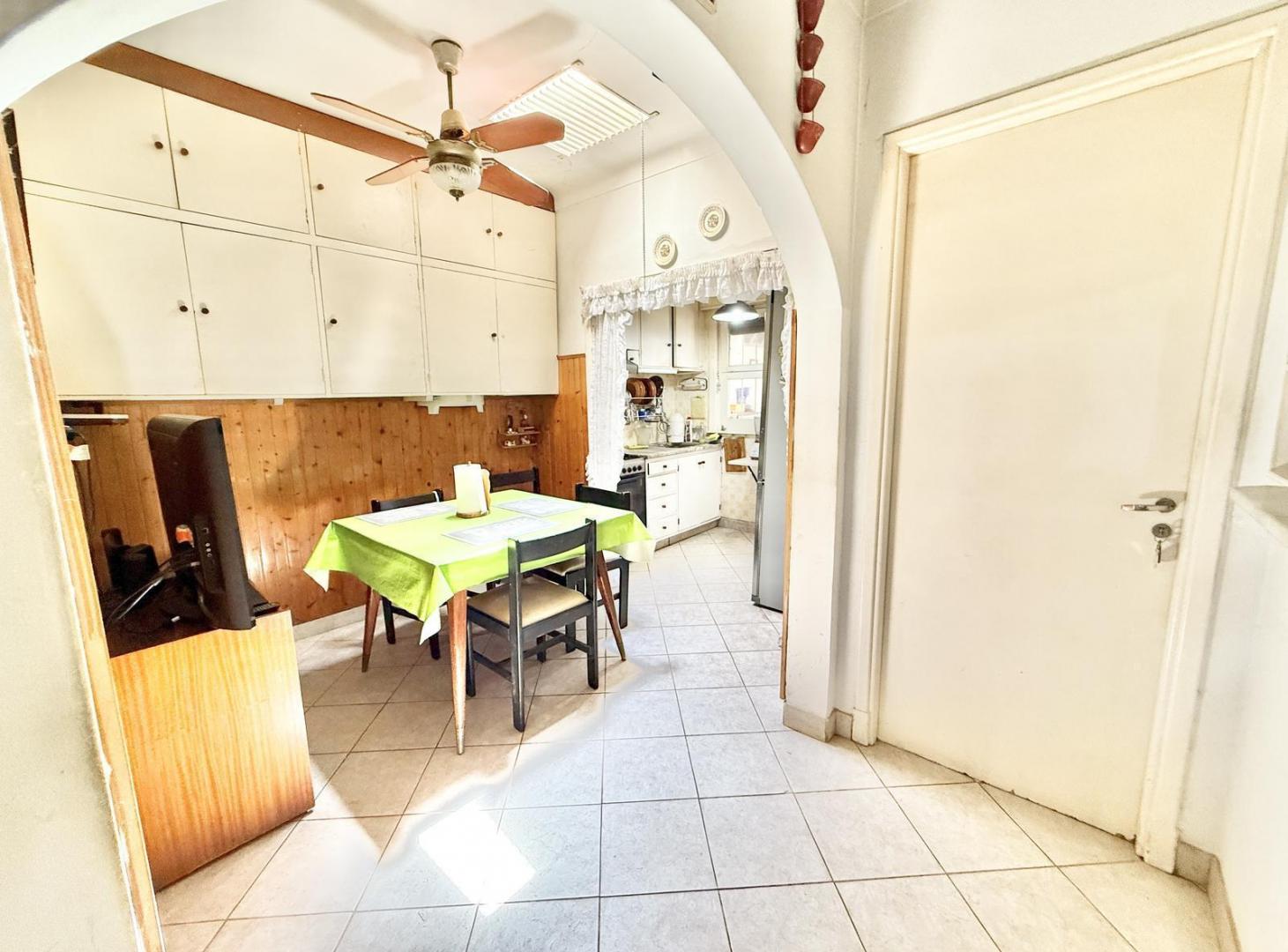 Foto de VENTA CASA 4 AMBIENTES EN UNA SOLA PLANTA CON PILETA Y JARDIN EN, imagen 2