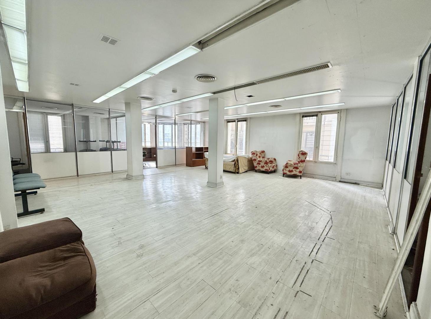 Oficina de 200 mts en Alquiler y Venta - Perón y 25 de Mayo, Microcentro