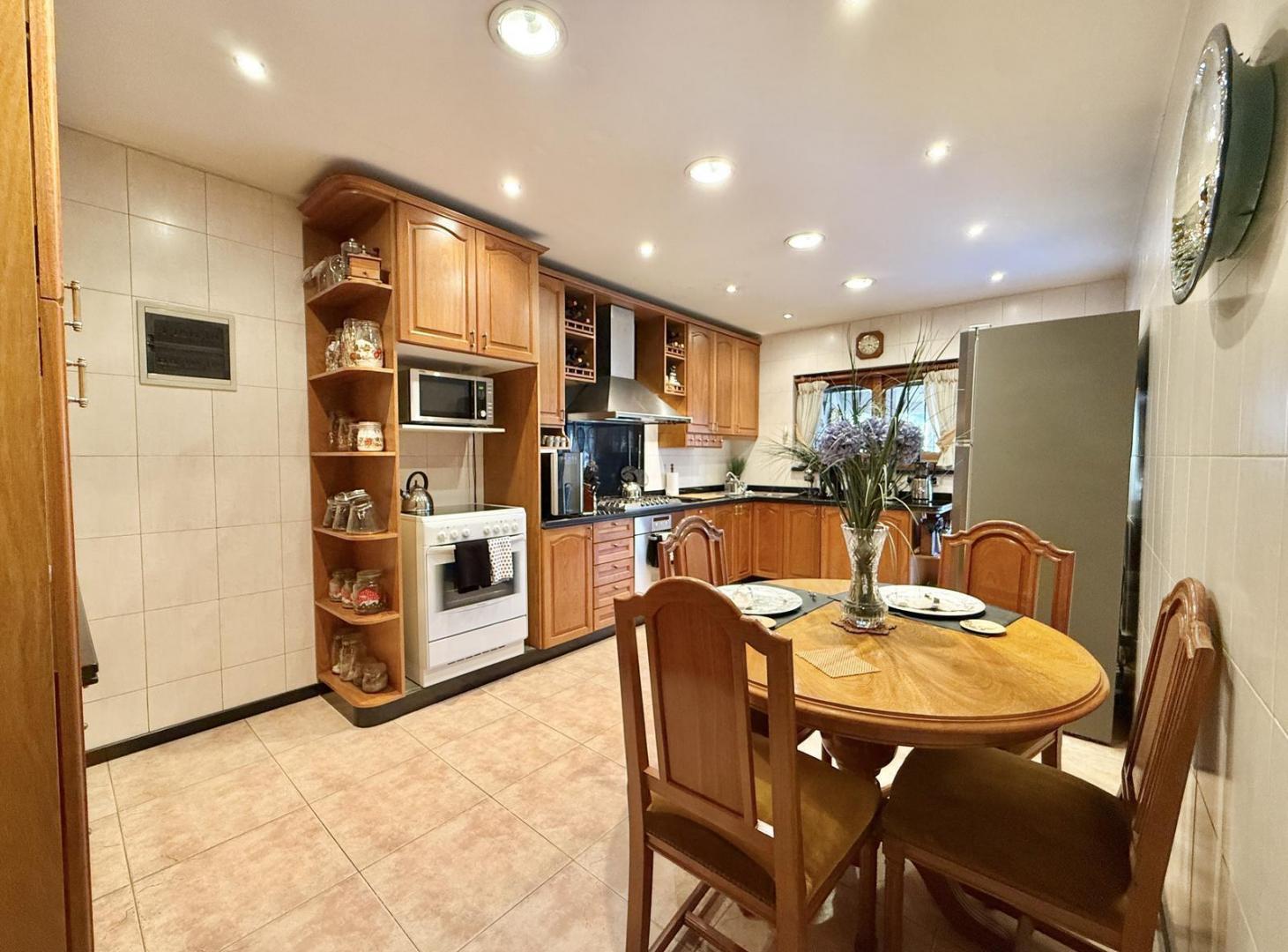 Foto de Casa en venta de 6 ambientes en OLIVOS con 5 cocheras cubiertas, imagen 2