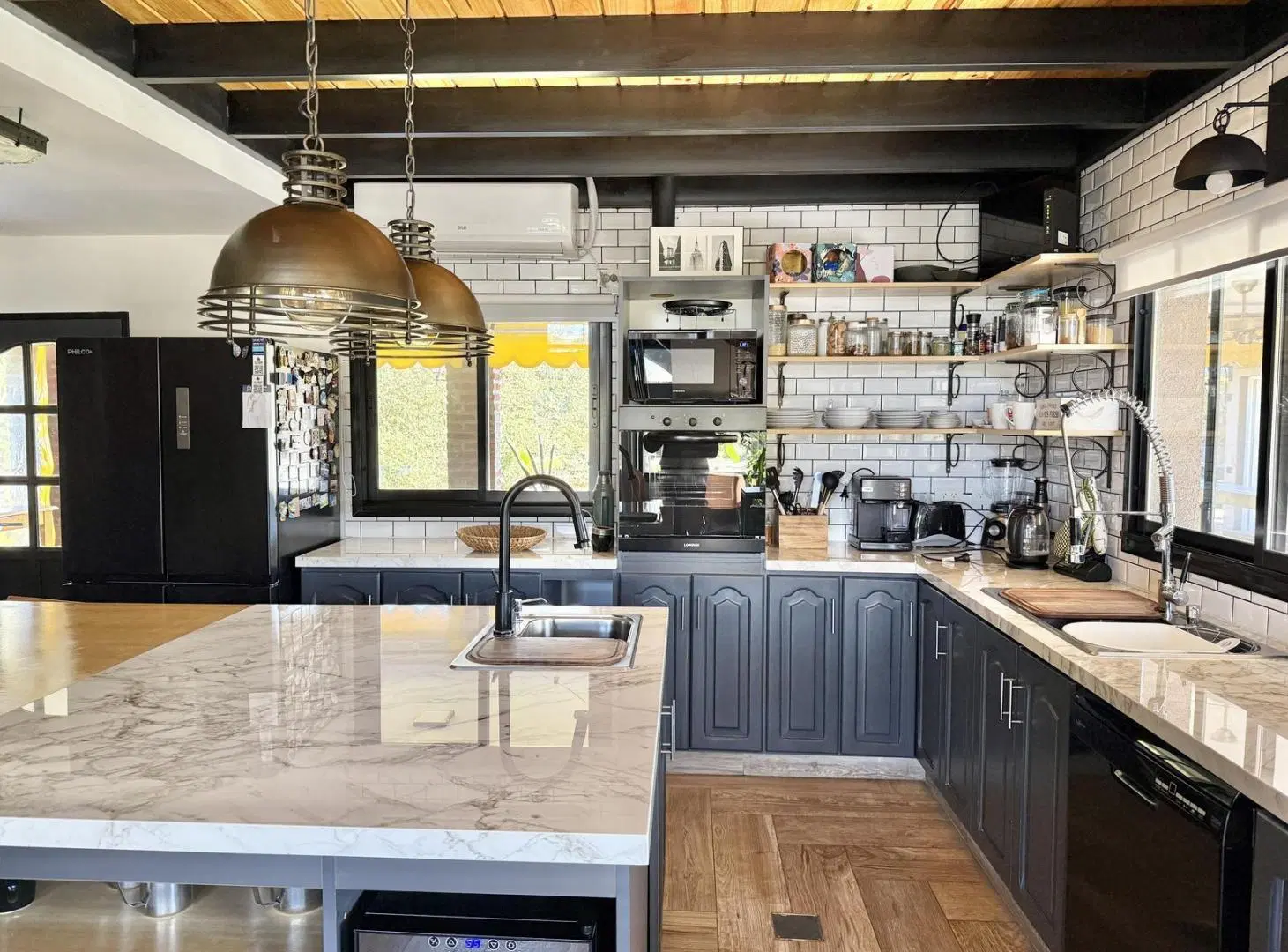 Moderna y exclusiva casa en venta en Country Club Banco Provincia 8