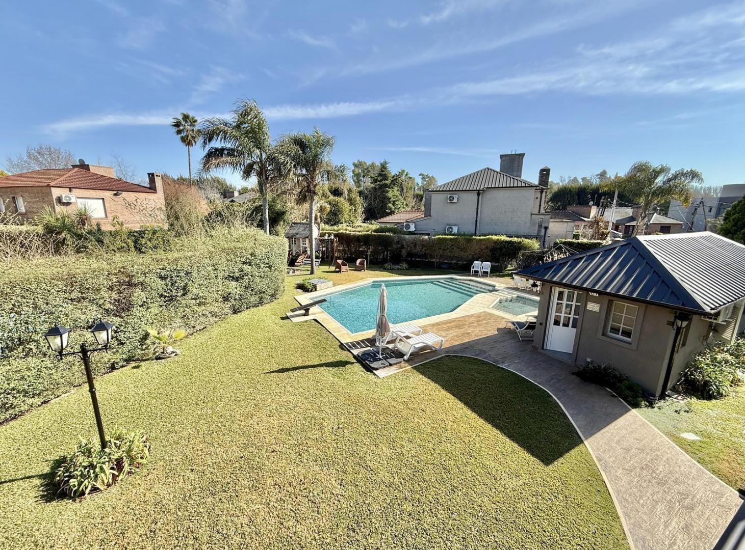 Moderna y exclusiva casa en venta en Country Club Banco Provincia