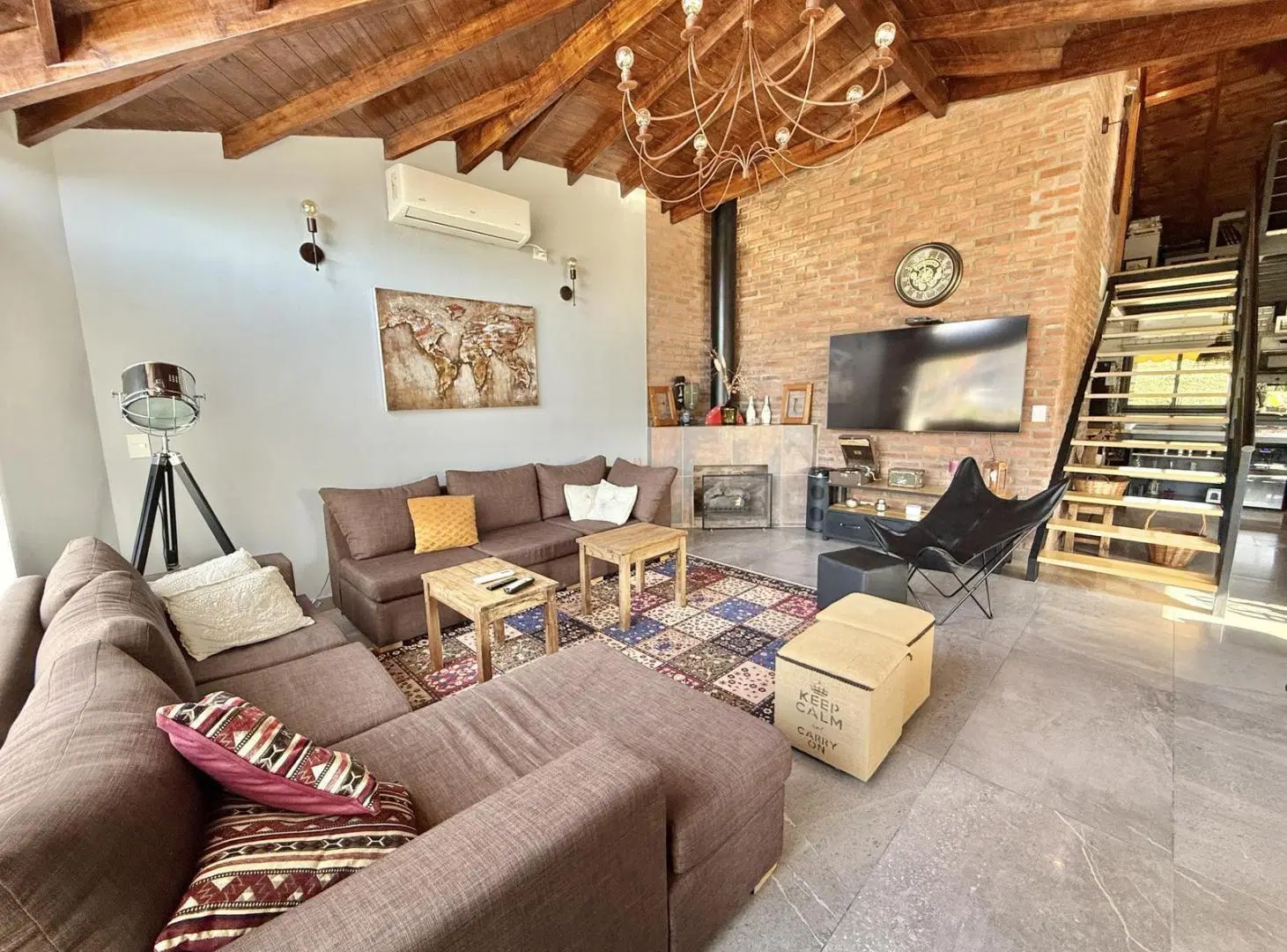 Moderna y exclusiva casa en venta en Country Club Banco Provincia 3
