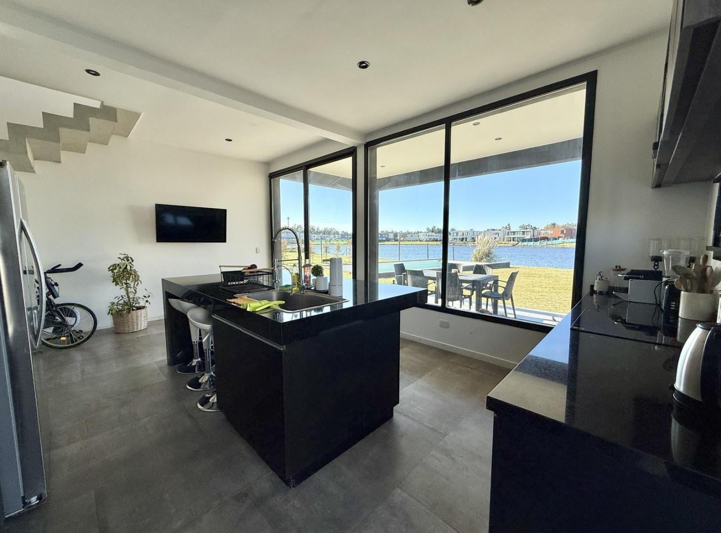 Moderna e Impecable Casa a la Venta en Barrio Cerrado Santa Ana, Villanueva