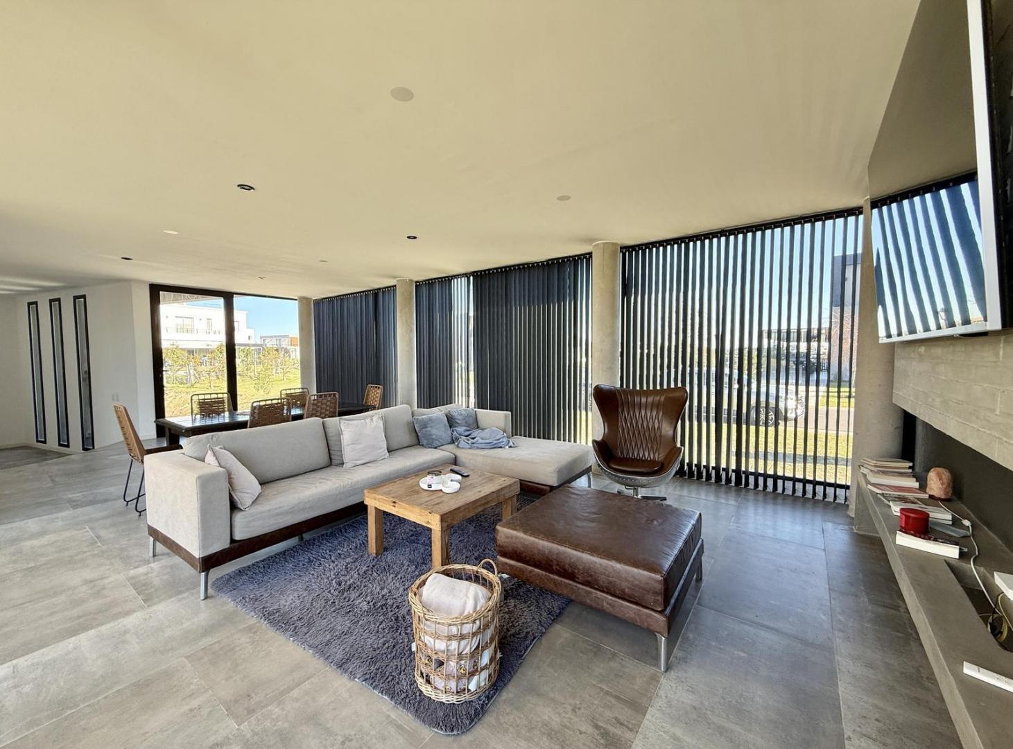 Moderna e Impecable Casa a la Venta en Barrio Cerrado Santa Ana, Villanueva