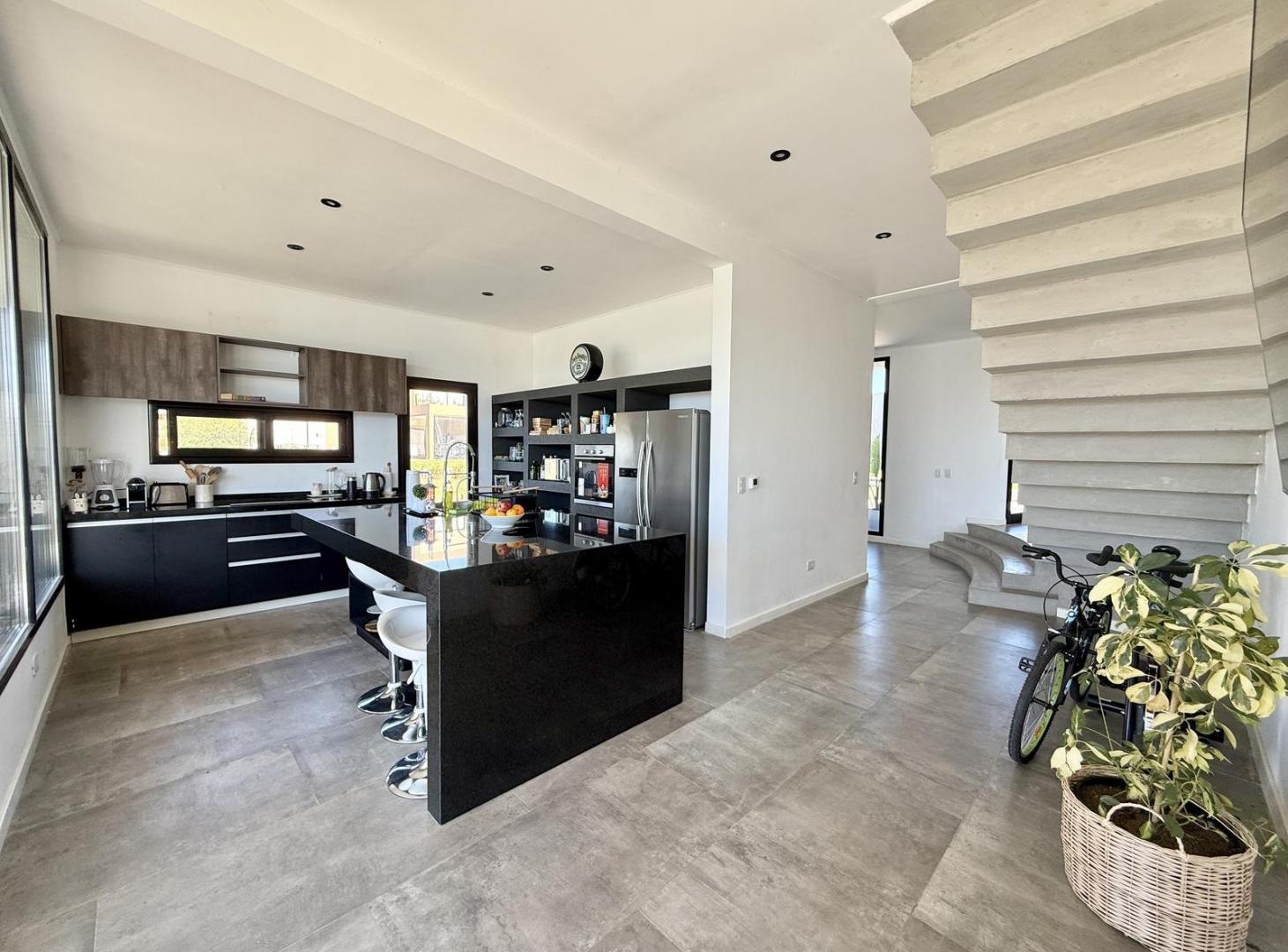 Moderna e Impecable Casa a la Venta en Barrio Cerrado Santa Ana, Villanueva