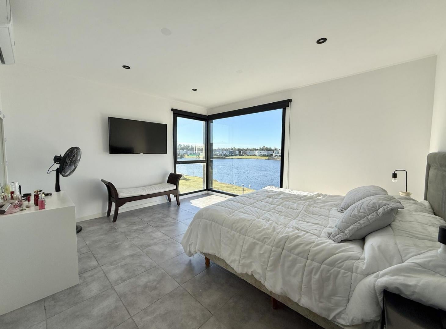 Moderna e Impecable Casa a la Venta en Barrio Cerrado Santa Ana, Villanueva