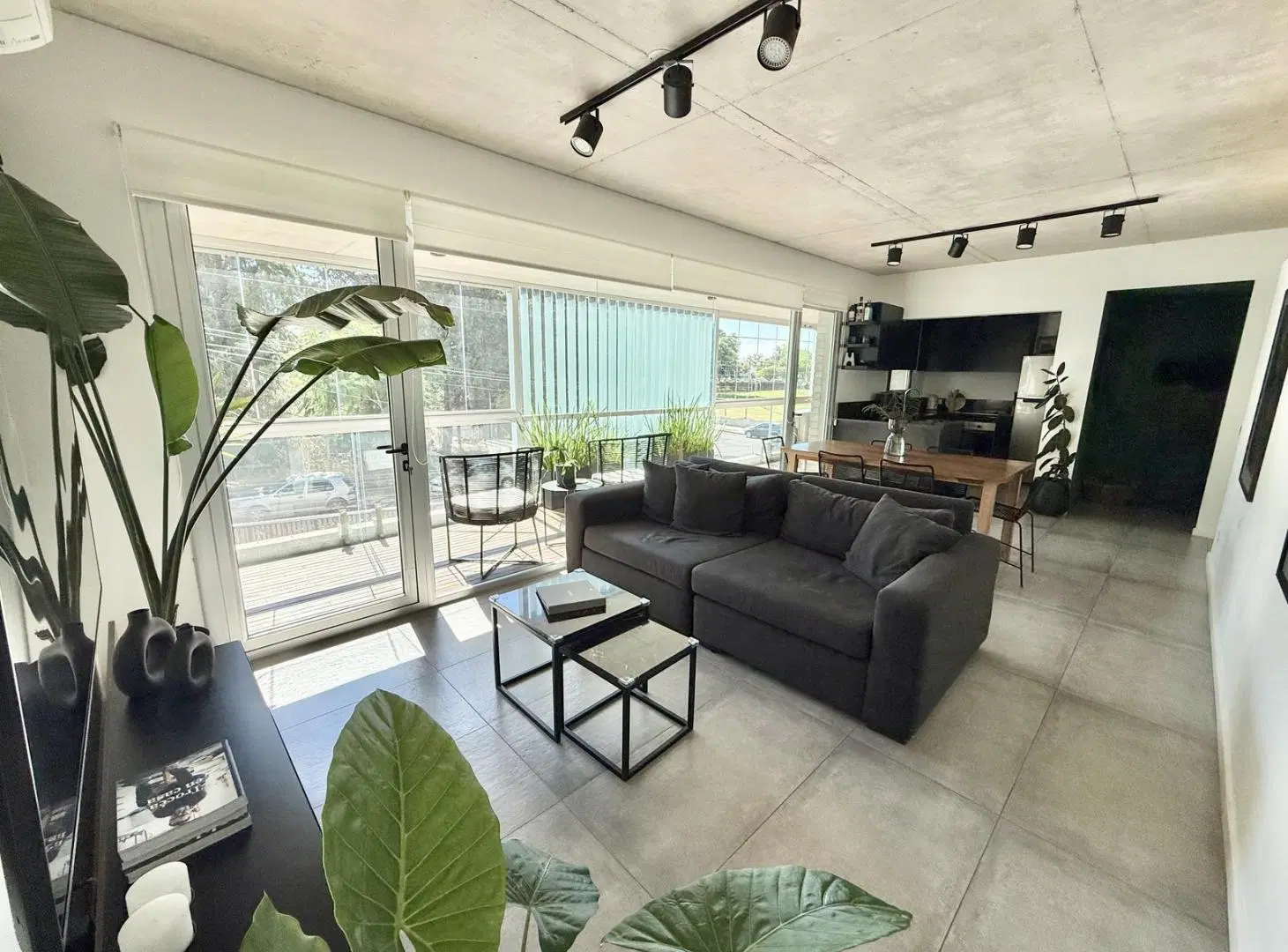 Departamento 3 amb en venta con balcón y cochera - Torre de Categoría Domus Vicente Lopez 2