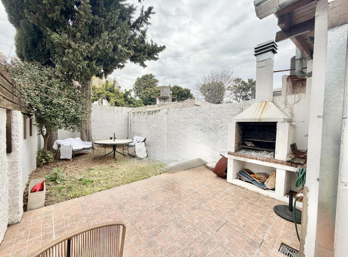 Foto de Exelente Triplex en Alquiler de 3 ambientes con parrilla y cochera en OLIVOS, imagen 2