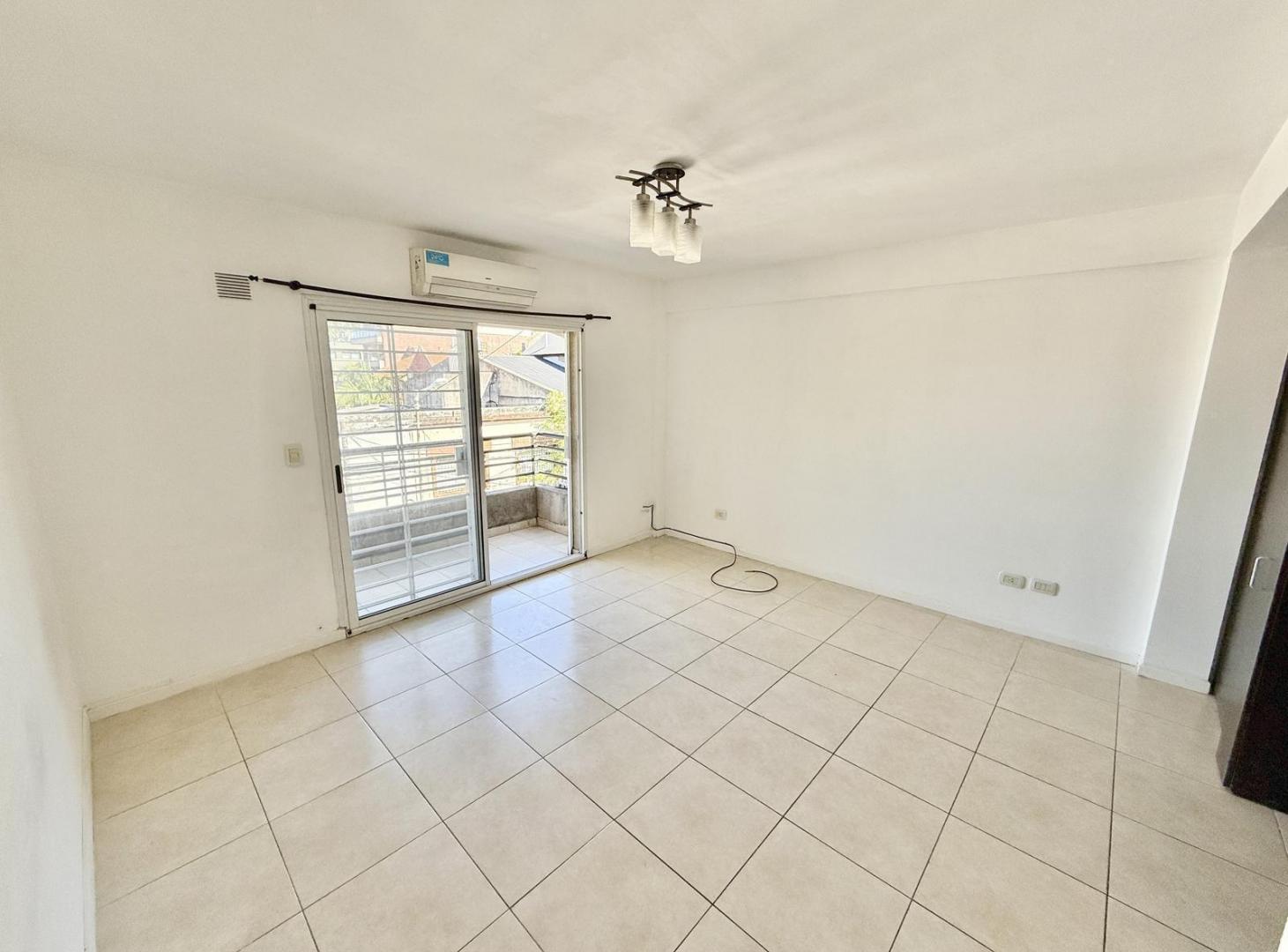 Foto de Departamento de 2 ambientes con balcón y cochera en venta - San Fernando, imagen 2