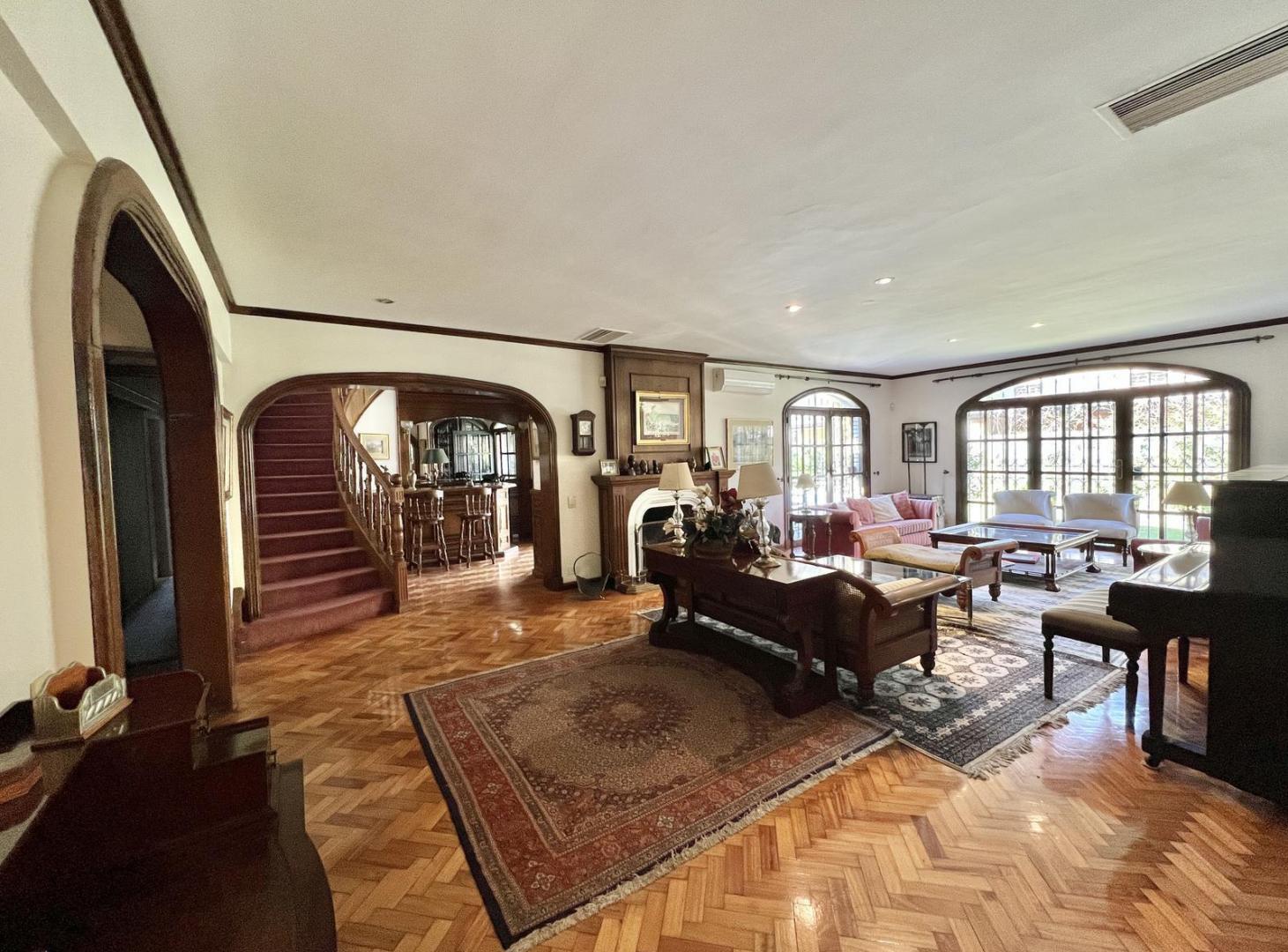 Foto de Impecable casa en venta con jardin pileta y parrilla! Muy buena, imagen 4