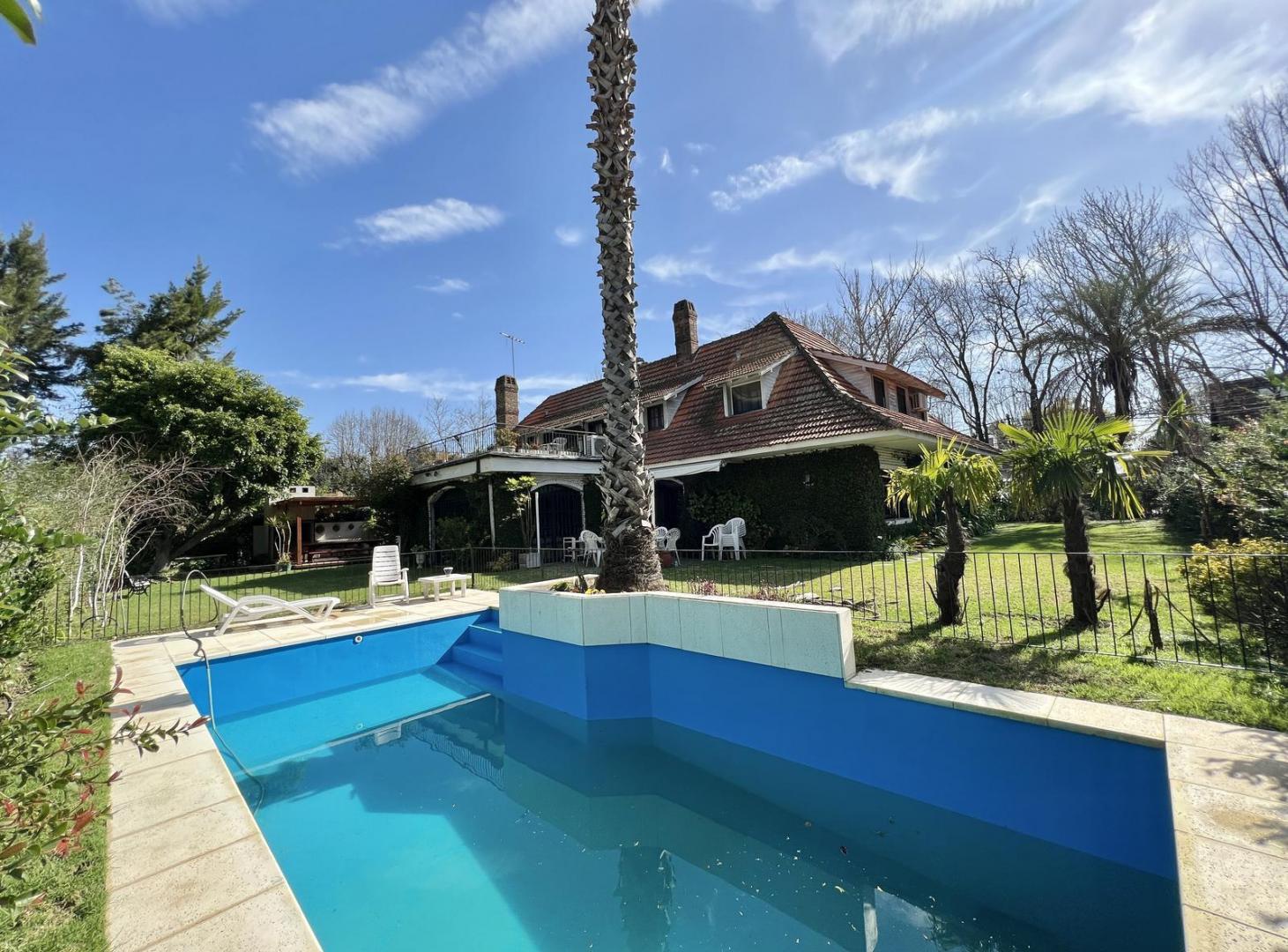 Foto de Impecable casa en venta con jardin pileta y parrilla! Muy buena, imagen 3