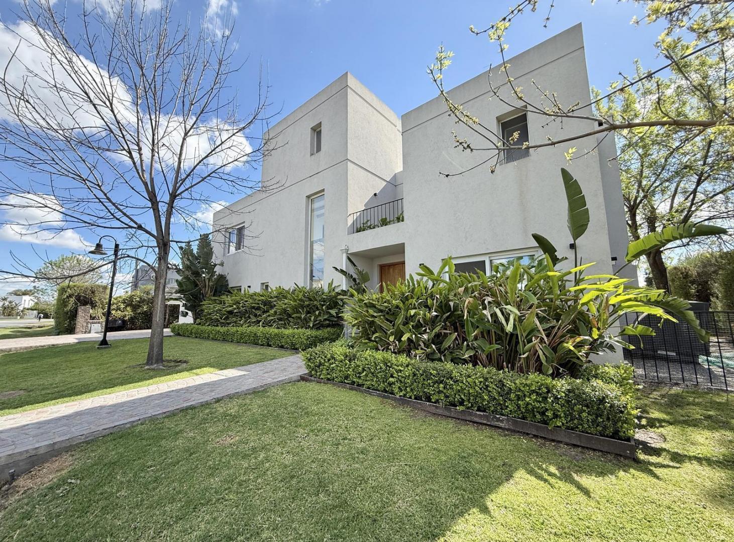 Foto de Divina Casa a la Venta en Barrio Talar Del Lago II, imagen 4