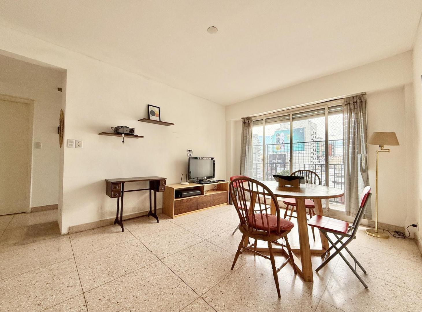 Foto de Departamento de 3 ambientes en VENTA en ALMAGRO con baulera!!, imagen 1