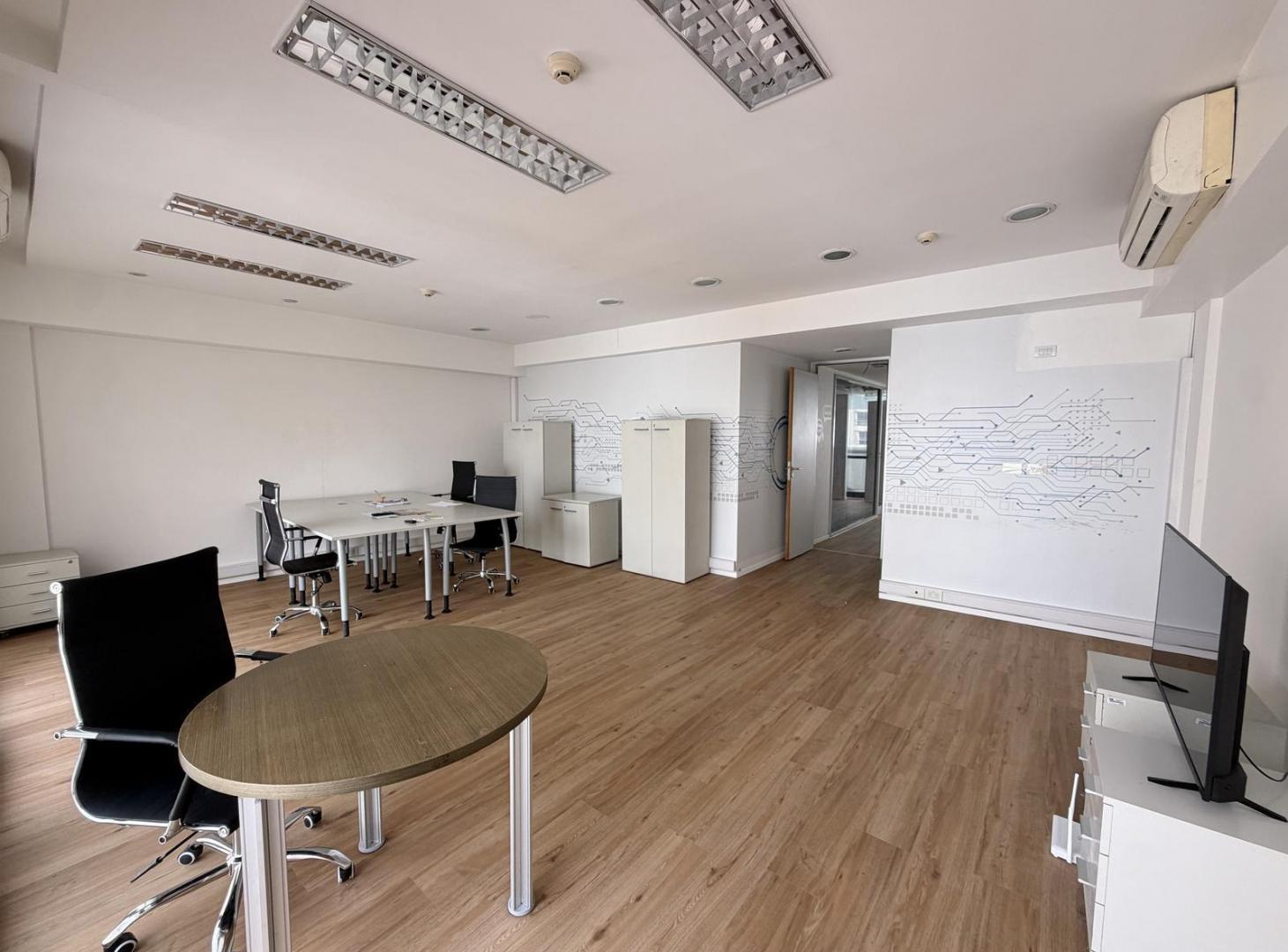 Foto de Oficina en alquiler con tres balcones - Recoleta - Piso Alto, imagen 4
