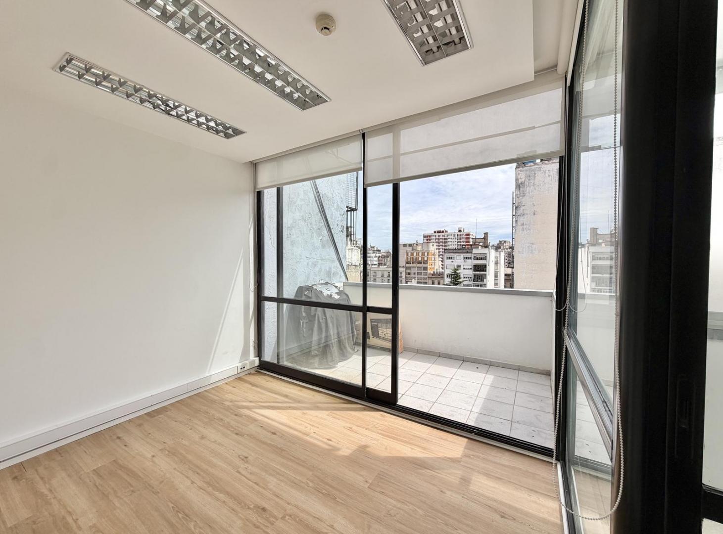 Foto de Oficina en alquiler con tres balcones - Recoleta - Piso Alto, imagen 1