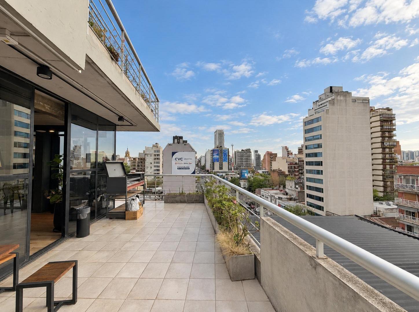 Foto de Amplia oficina en alquiler con terraza y parrilla privada | Piso Alto |, imagen 4