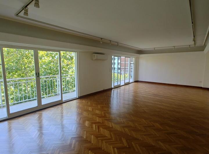 Piso en Belgrano, 4 ambientes, 2 cocheras, reciclado 5