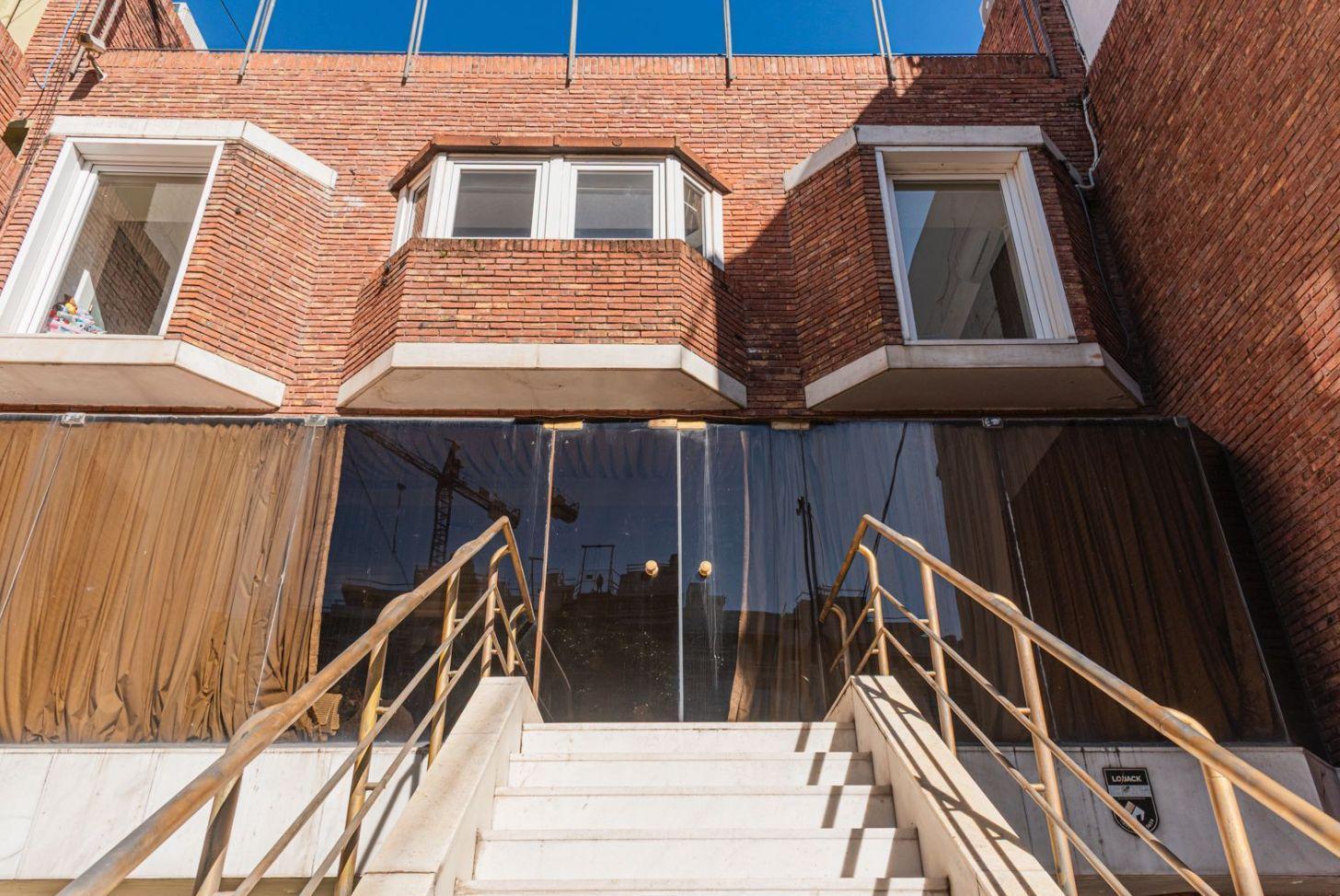 Foto de Casa en venta, 10 ambientes, Barrio Parque, 5 cocheras, pileta, imagen 2