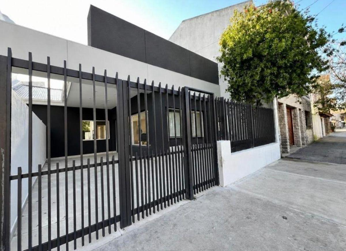 Foto de MODERNA Y HERMOSA CASA CON PISCINA CLIMATIZADA EN LA PERLA, imagen 1