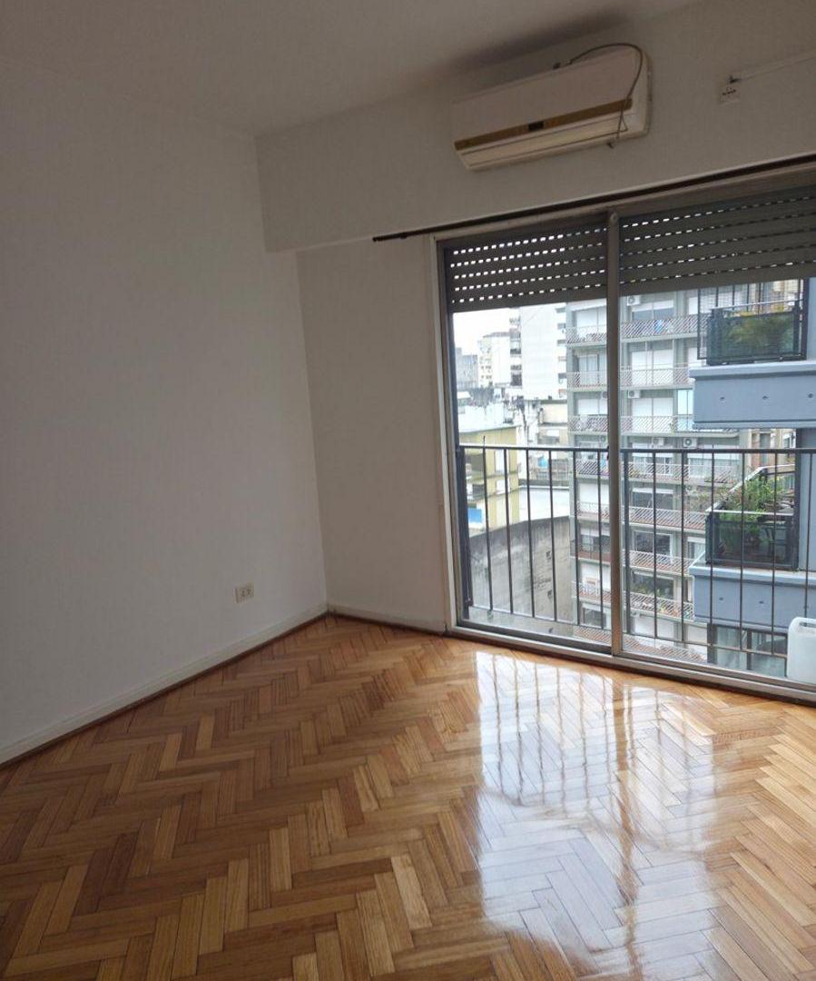 Foto de SE VENDE DEPTO 2 AMB MUY LUMINOSO. MUY BUEN ESTADO Y EXCELENTE UBICACION, imagen 3
