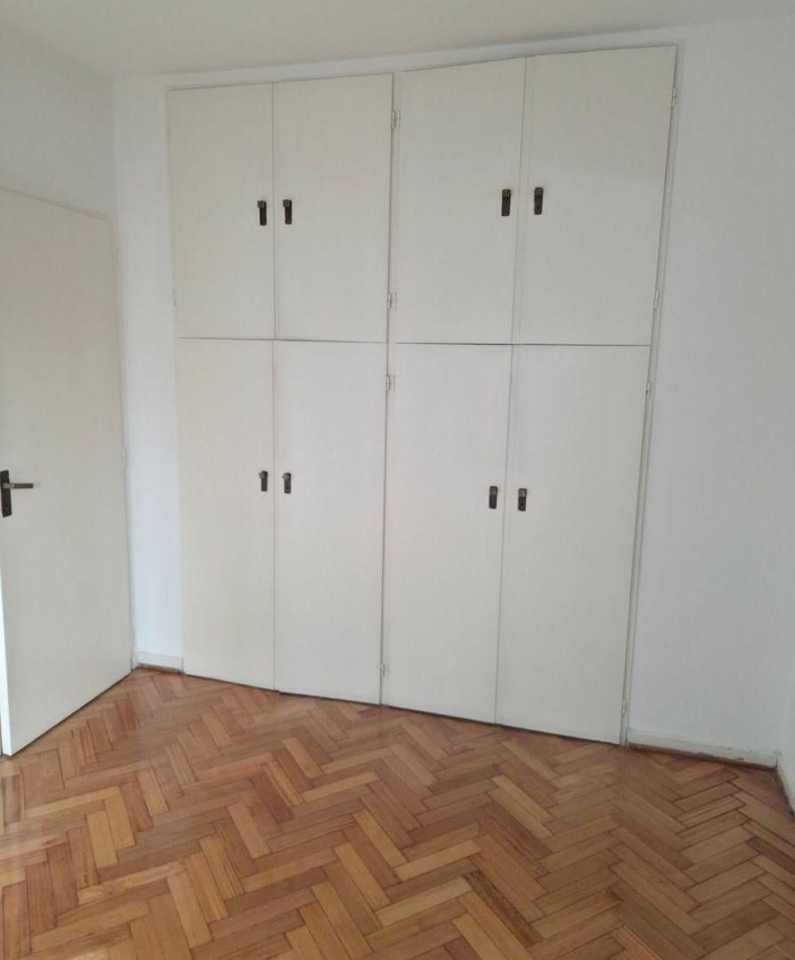 Foto de SE VENDE DEPTO 2 AMB MUY LUMINOSO. MUY BUEN ESTADO Y EXCELENTE UBICACION, imagen 4