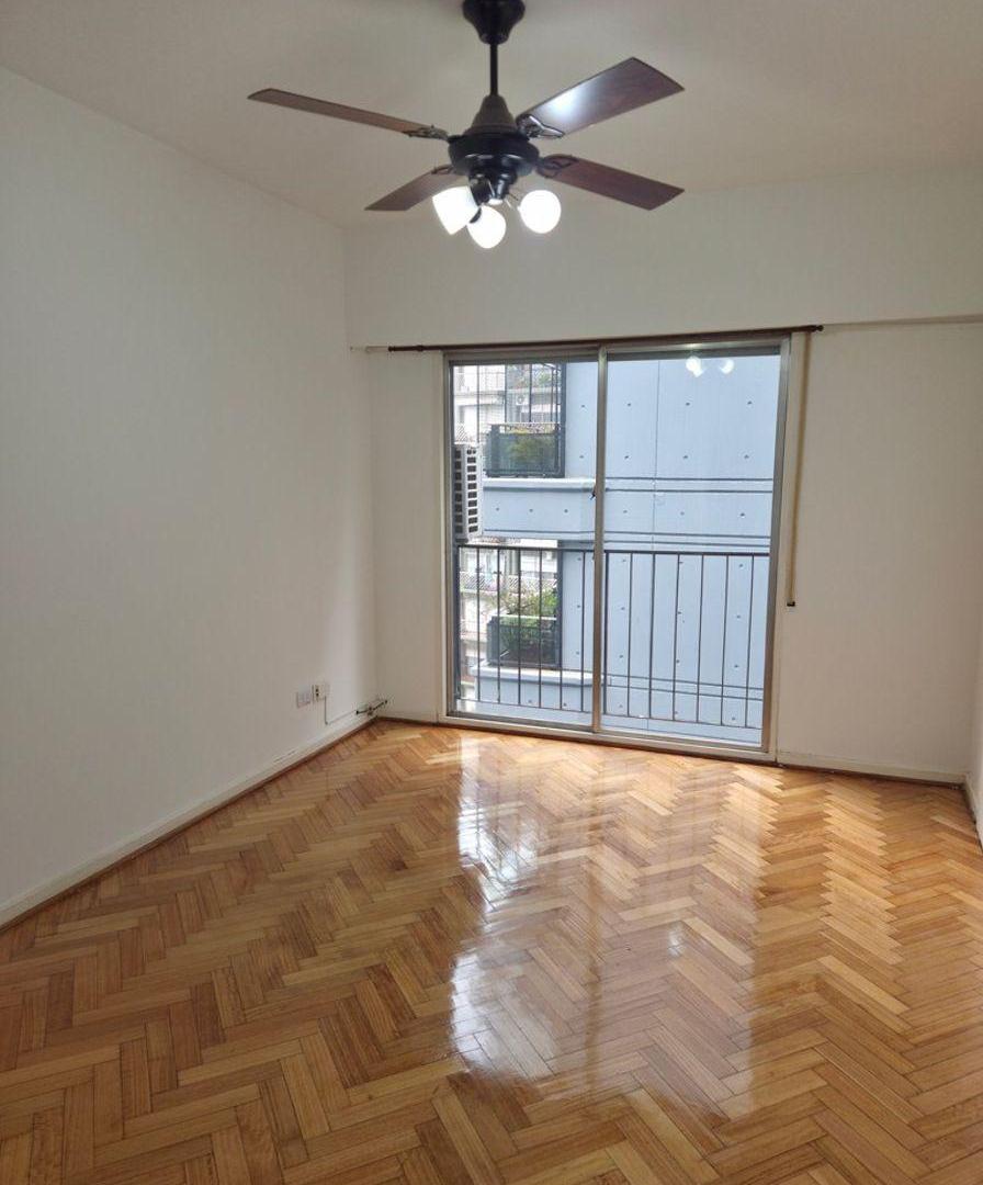 Foto de SE VENDE DEPTO 2 AMB MUY LUMINOSO. MUY BUEN ESTADO Y EXCELENTE UBICACION, imagen 1