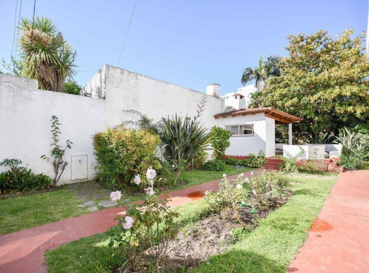 CASA EN VENTA, 4 DORMITORIOS CALLES 22 E/ 51 Y 53 4