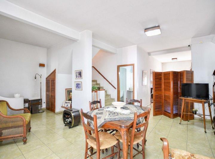 CASA EN VENTA, 4 DORMITORIOS CALLES 22 E/ 51 Y 53 2